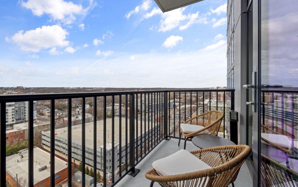 U02 - 1 bedroom floorplan layout with 1 bathroom and 618 square feet (Scenic Balcony)