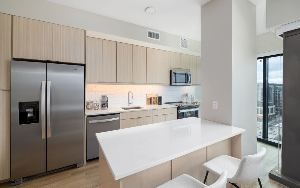 U02 - 1 bedroom floorplan layout with 1 bathroom and 618 square feet (Gourmet Designer Kitchen)