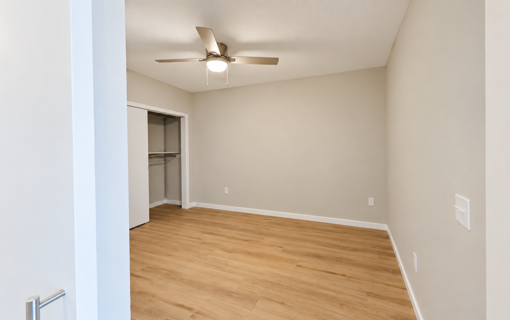 U04 - 1 bedroom floorplan layout with 1 bathroom and 694 square feet (Primary Bedroom Retreat)